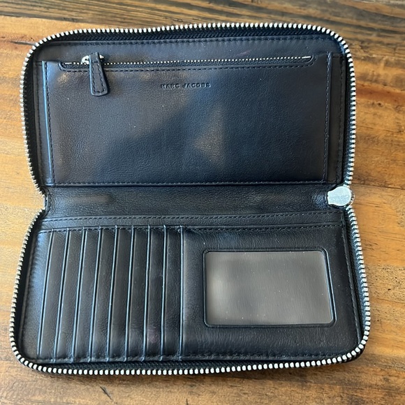 MARC JACOBS Black Leather Gotham Zip Around Wallet - Picture 5 of 10